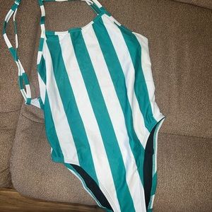 Jolyn one piece size 32